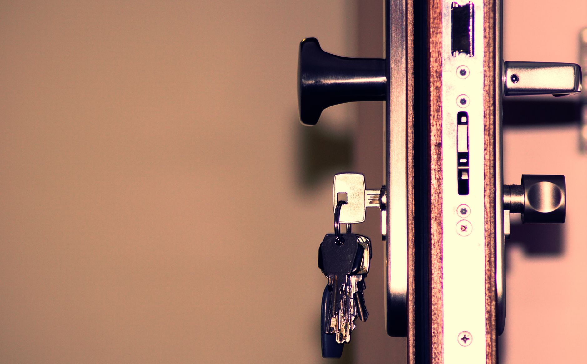 Door lock and a set of house keys